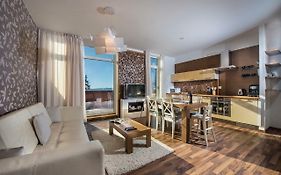Family Apartment 32, House Oliver